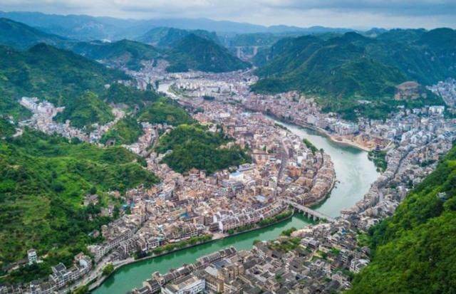 国内一个低调的千年古镇，人少景美无门票，风景媲美凤凰古镇