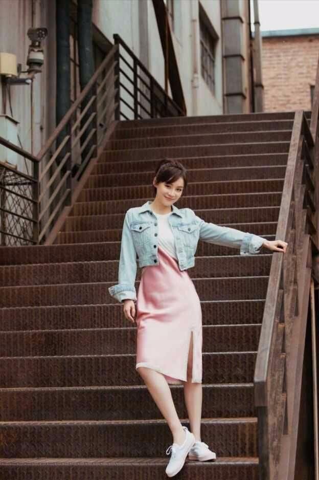 袁姗姗白色仙女裙美到爆，尽显优雅女人味，网友：撩人心弦！