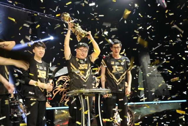 RNG俱乐部豪华电梯引争议,老板到底多有钱?别