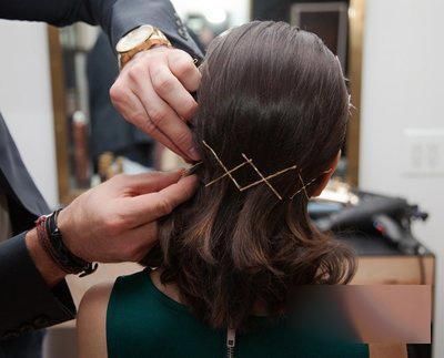 及肩中长发梳背头步骤图解轻松度过尴尬期！