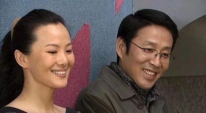 赢家:她陪伴陈道明8年,2亿身价不求名分,转头嫁给王菲初恋成赢家