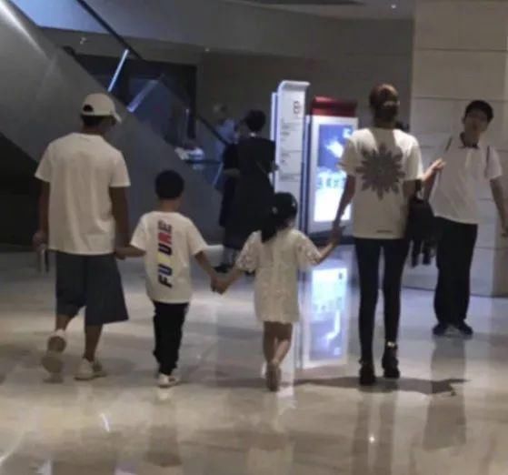 王宝强同居女友被曝光，公关团队紧急回应！