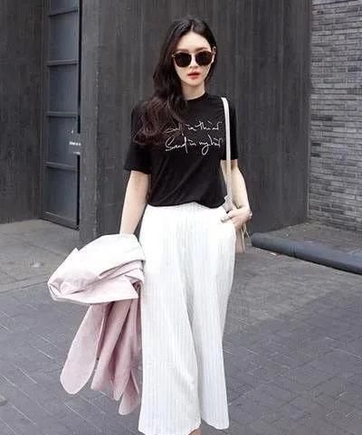  建议■女人过了50岁,建议少穿裤子多穿这4种裙子,优雅知性还很吸睛