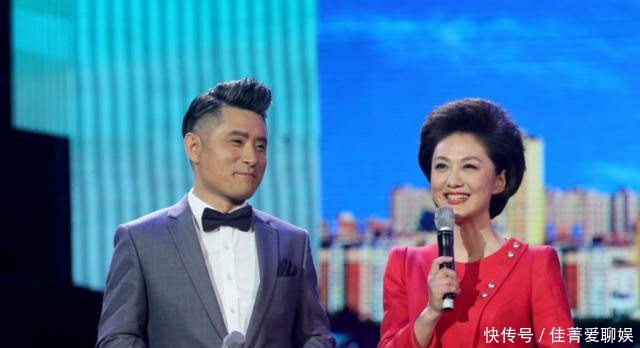 46岁央视女主播海霞近照,丈夫是清华教授,女儿长相令人惊讶!