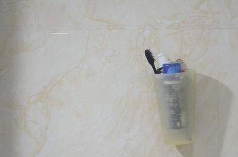  『拖把』现在才知道，卫生间粘个长尾夹的好处，居家又实用，不妨来看看
