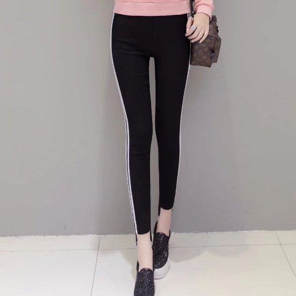 太美了!闺蜜穿了刚上新的紧身裤，洋气又时尚，女人味十足