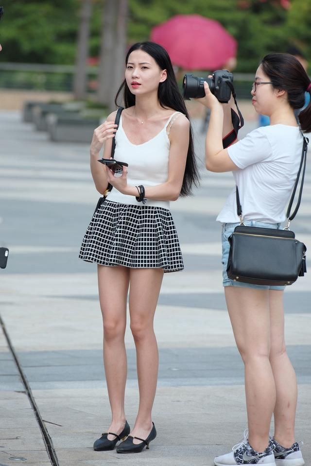 美女街拍:清纯俏丽天生丽质,想多看一眼!