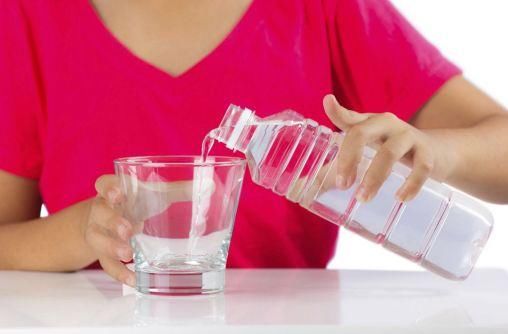 隔夜水不能喝?千滚水会致癌?关于“喝水”的4大谣言，别再被忽悠