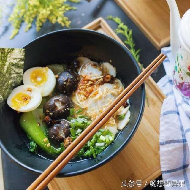 心理测试：4碗拉面，哪碗看起来最好吃？测你是真假淑女的哪一类