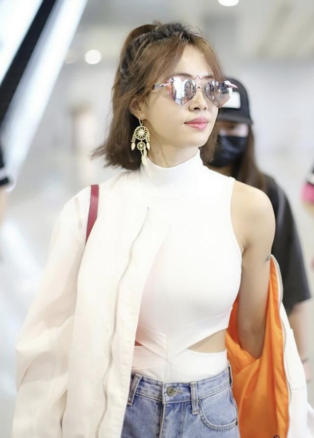 蔡依林裤子太紧绷！挤出一圈肉真辣眼，网友：只用一招就化解尴尬