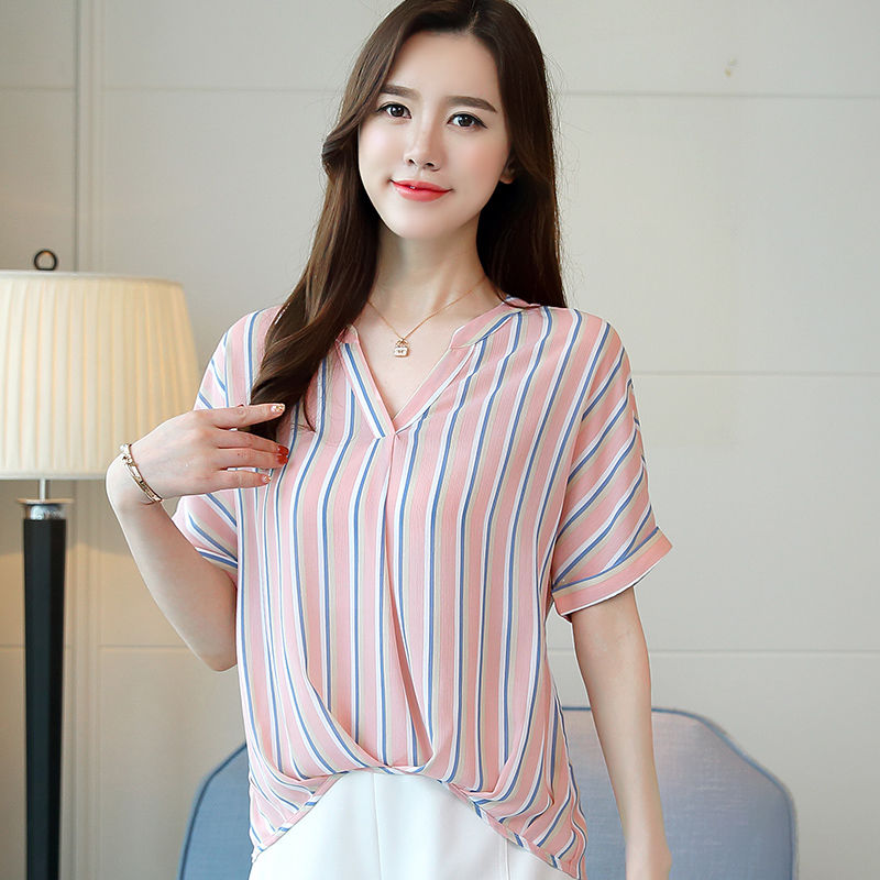 快来大饱眼福吧!好丰满性感的小身材，十分的耐看有女人味