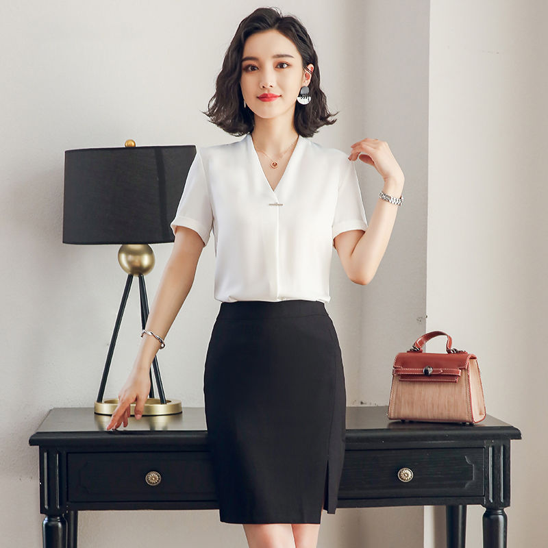 假如你不差钱，建议多穿这样时尚包臀一步裙，轻松打造S型好身材