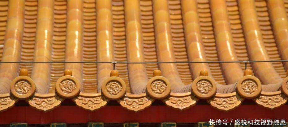 游故宫时，即使是在下雨天，为什么故宫屋顶也不存在漏雨现象