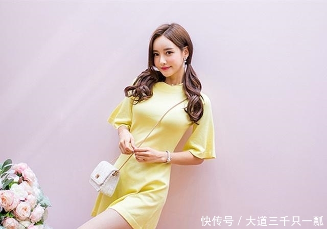 牛仔■一字肩牛仔短裤更火辣，孙允珠：马尾辫白丝袜小鸟依人