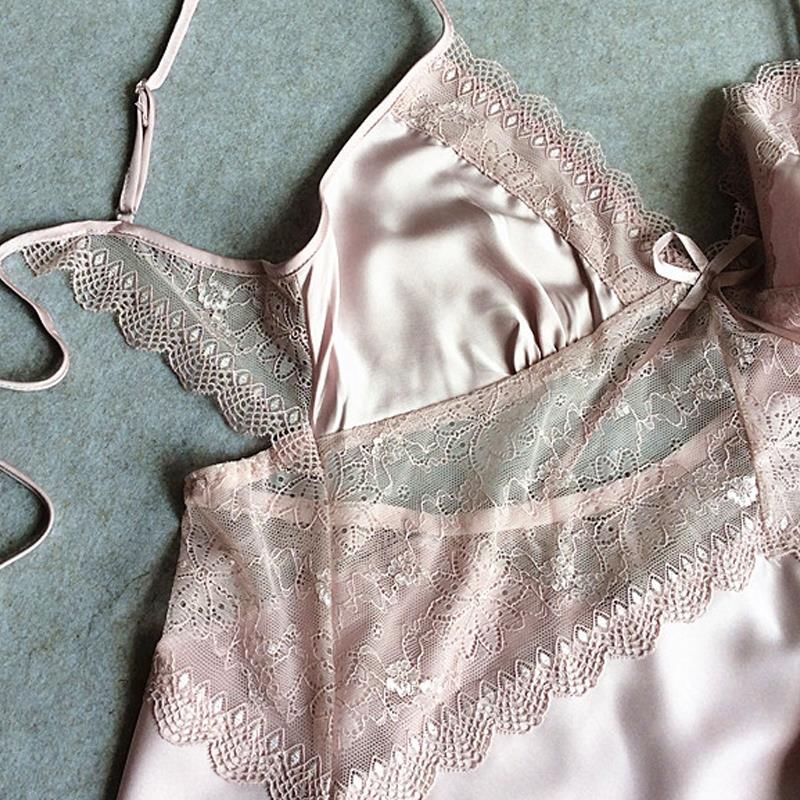 刚洗完澡穿睡衣又湿了,看下面女人这样穿,凉快不沾身,大饱眼福