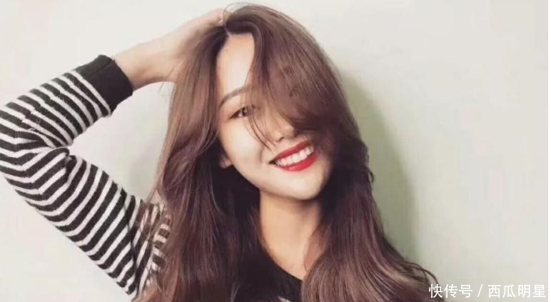  #女生#为什么女生都爱留刘海？男朋友说：别撩起她们的刘海，你会后悔的