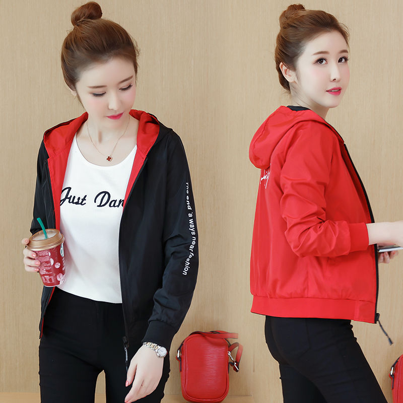 秋天早晚转凉，聪明的媳妇穿上薄外套，显瘦又御寒，简直棒极了