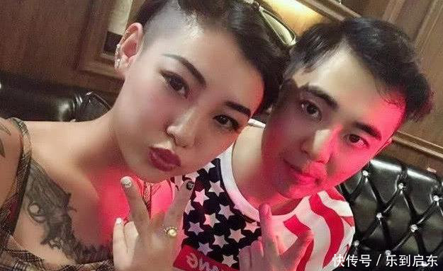 抖音黑婚纱网红素颜超美，虽有纹身在夜店工作却是贤惠妻子