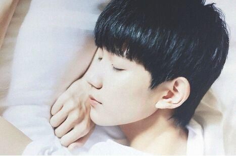 当TFBOYS没有刘海的时候，千玺的颜值帅炸了，王俊凯像“整了容”