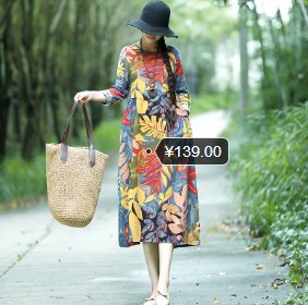 女人再好看，也不要裙子配丝袜!瞧瞧女人这样穿，没人信我50岁