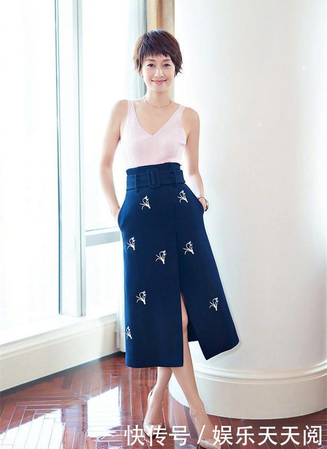 42岁马伊琍穿2万块的背心裙，身材凹凸有致，“嫩”回24岁！