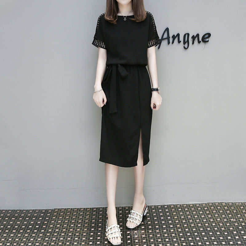 现在80后女人真敢穿，裙子大胆的开个叉，满满都是回头率