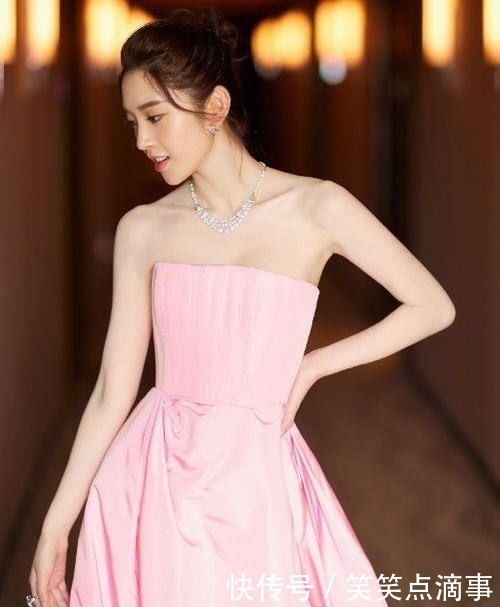 # 形象#身材完美,张若昀真捡到宝了!唐艺昕“吊带睡衣”照引刷屏