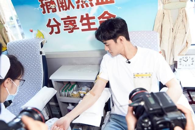 王凯被疑艾滋病？本尊做公益现场献血，谣言不攻自破