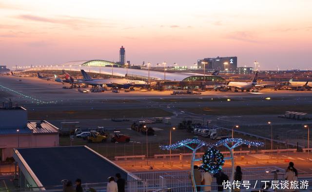 日本花1300亿填海建的机场, 今面临沉没危险, 靠906根柱子支撑