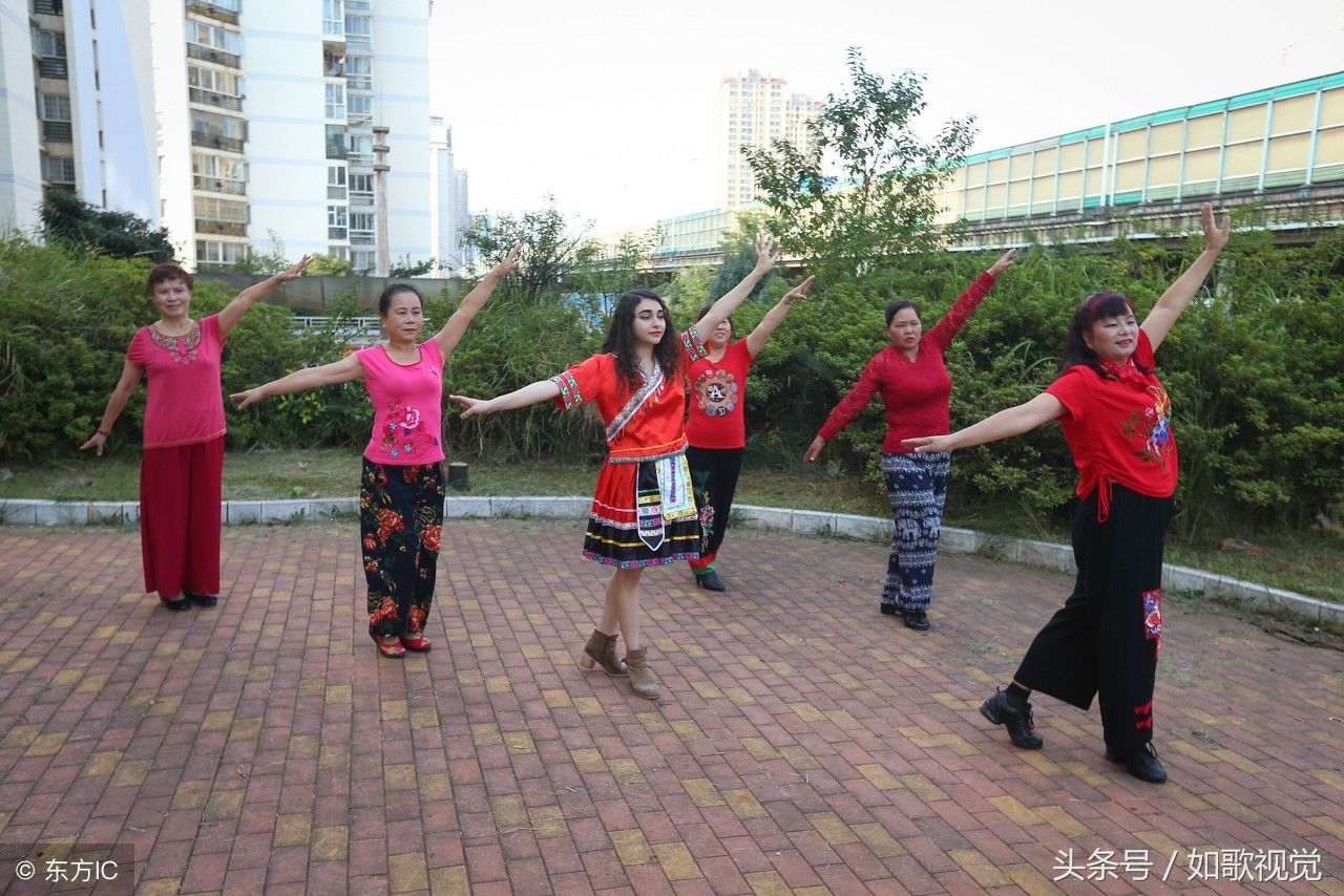 古巴女孩不顾反对追男友到昆明,父母为她留退