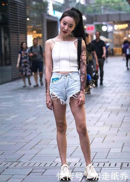 『美女』街拍美女紧身窄裙淑女范儿,优雅气质高颜值