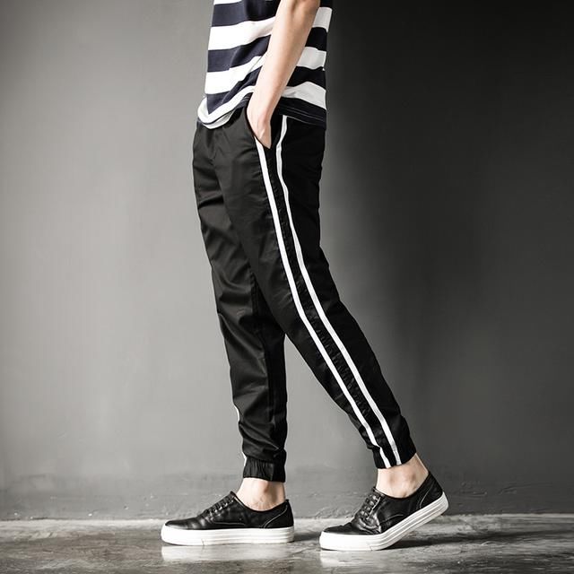 修身连衣裙，让你在秋天穿出去也是美美的，非常显瘦，清新淡雅