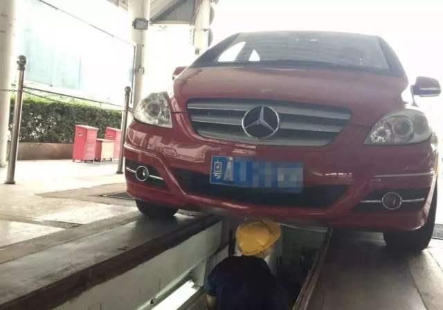  脸上@年检将要实行“三检合一”，车主看完后，脸上终于露出笑容