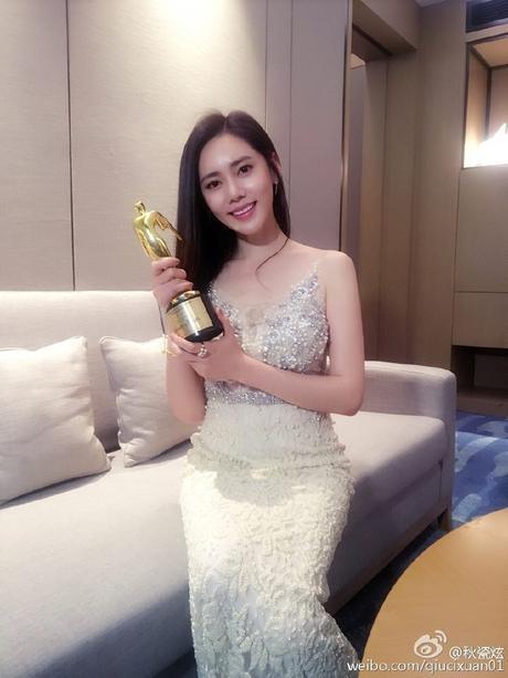 39岁秋瓷炫真会穿！170身高穿出2米的感觉，网友：长腿女神！