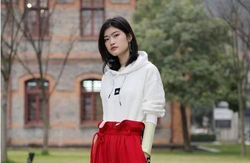  [解决]大脸女生梳中短发修颜不尴尬，2020年女生短发了解下，解决烦恼