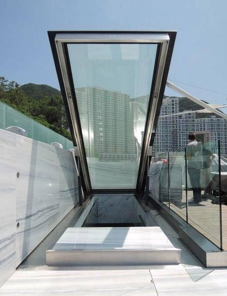  [室内]买了顶楼就是好，凿个天窗入口，把楼顶收拾干净，一家独享大露台