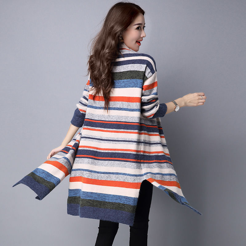 过时的羊绒大衣别穿了，今年流行这样的秋装外套，洋气显瘦美