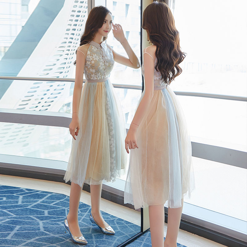 会打扮的女人都不穿套装，现在流行下面这些裙子，时髦洋气又减龄