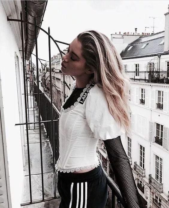 洗头时放2粒这个，头发乌黑不出油，再也不用去洗发店!