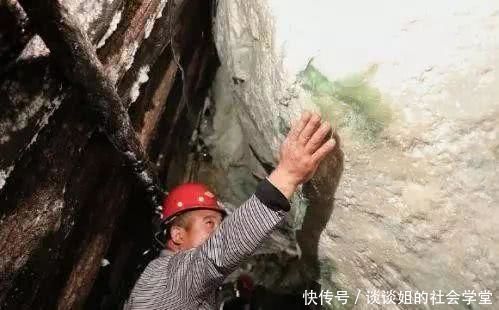 曾经600吨的玉石王，如今却无人问津，只有一人一狗看守