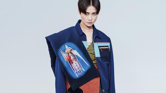 鹿晗遭散打冠军方便怒怼，李宇春躺枪竟被说“娘”!