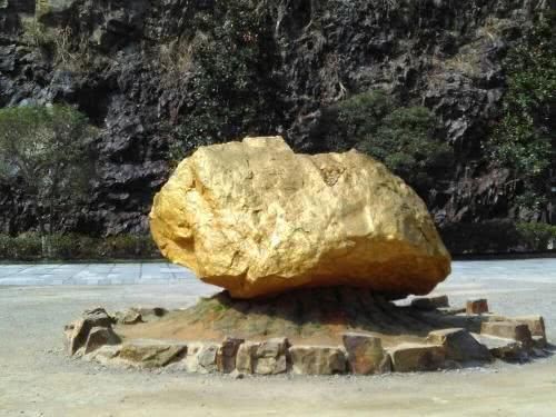 中国最“壕”景区，45吨金矿石丢在路边没人敢偷，网友：有心无力