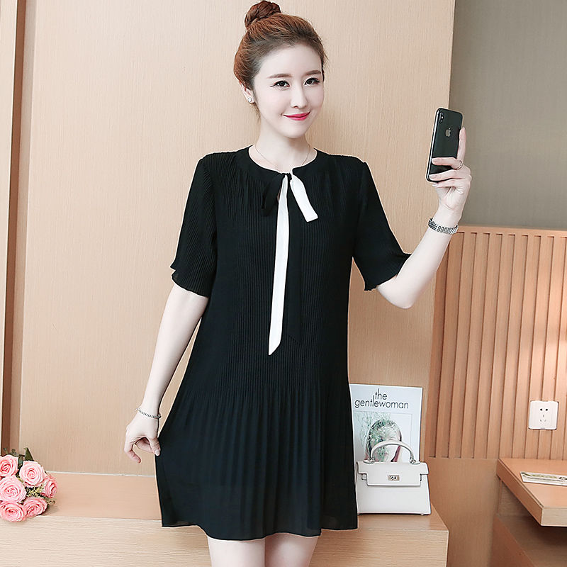 紧身展示窈窕身段，妩媚又动人，秀出你身材不可缺少的裙装