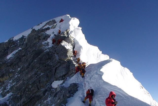 珠穆朗玛峰一半在中国, 一半在尼泊尔, 为何常被认为属于我国?