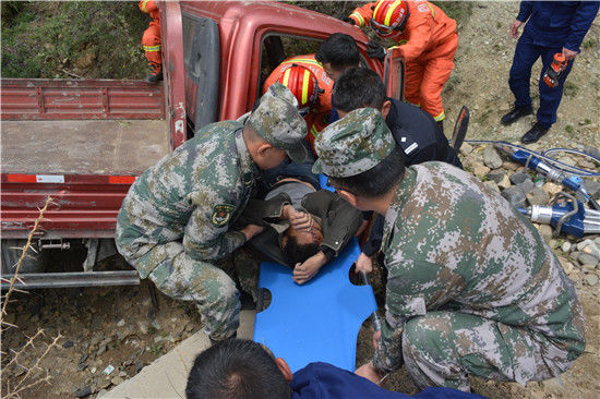  驻训|货车司机高原遇险，驻训官兵化险为夷