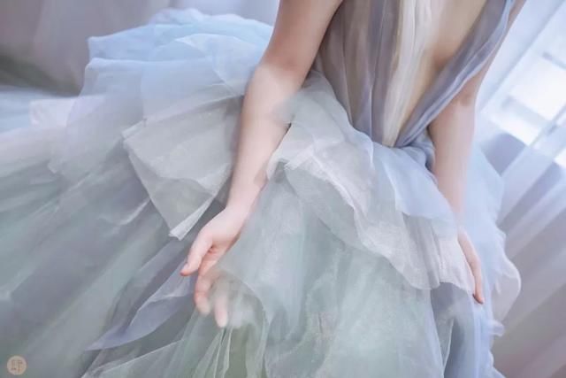 “我之前觉得婚礼离我太遥远了……”“然后呢？”