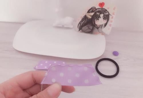  「做出来」别总用黑皮筋扎头发了，来做个小清新风的花朵发圈吧！