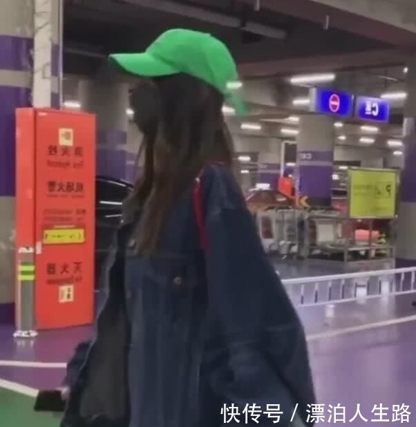  『偶遇』baby停车场被偶遇，路人故意关瘦腿，生图下的腿型过分真实