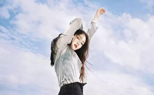  让你看起来■这款发型让你的大脸变成了小脸，比丸子头还减龄！