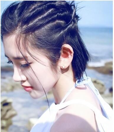 10款头顶头发少的女生适合的扎头发发型!